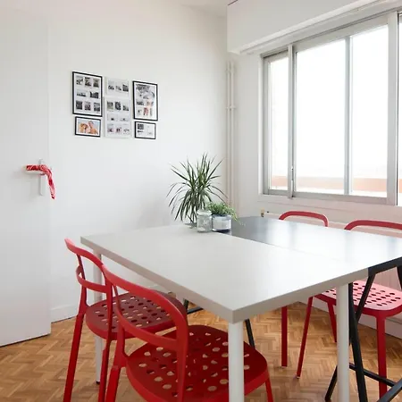 Bright Apt Near Le Marais * Parigi